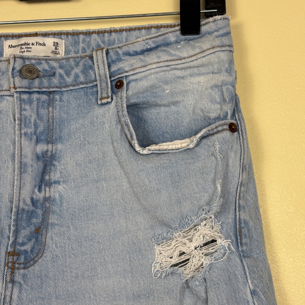 ABERCROMBIE & FITCH Curve Love High Rise Mom Jeans Light Blue Wash Women Size 29 - Picture 6 of 14